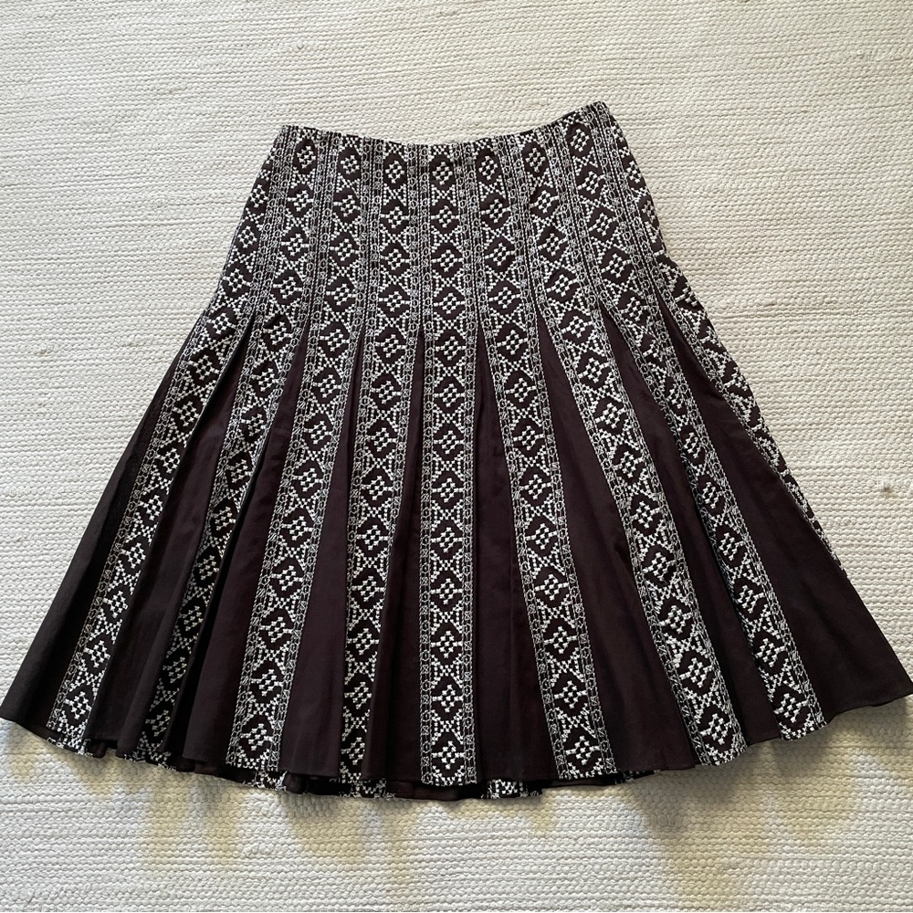 Ann Taylor Brown A-Line Embroidered Midi Lined Pleated Skirt Size 2P